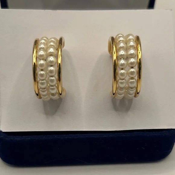 Avon Gold and Pearl Accent Earrings - Picture 9 of 9